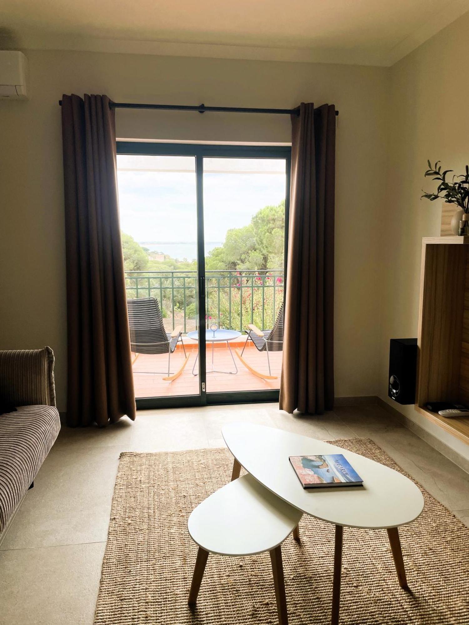 Casa Velha Apartments - Adults Friendly アルブフェイラ エクステリア 写真