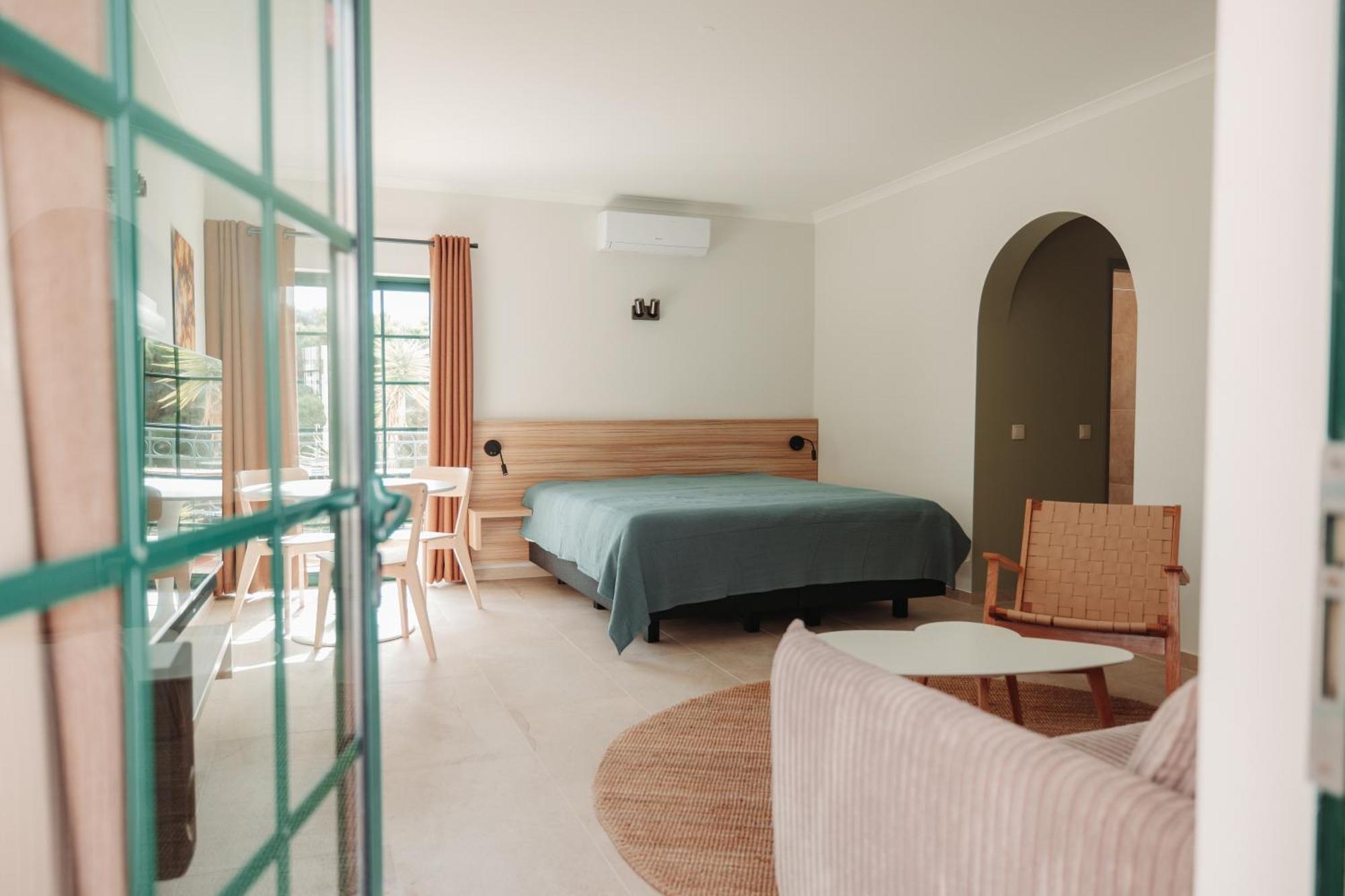 Casa Velha Apartments - Adults Friendly アルブフェイラ エクステリア 写真